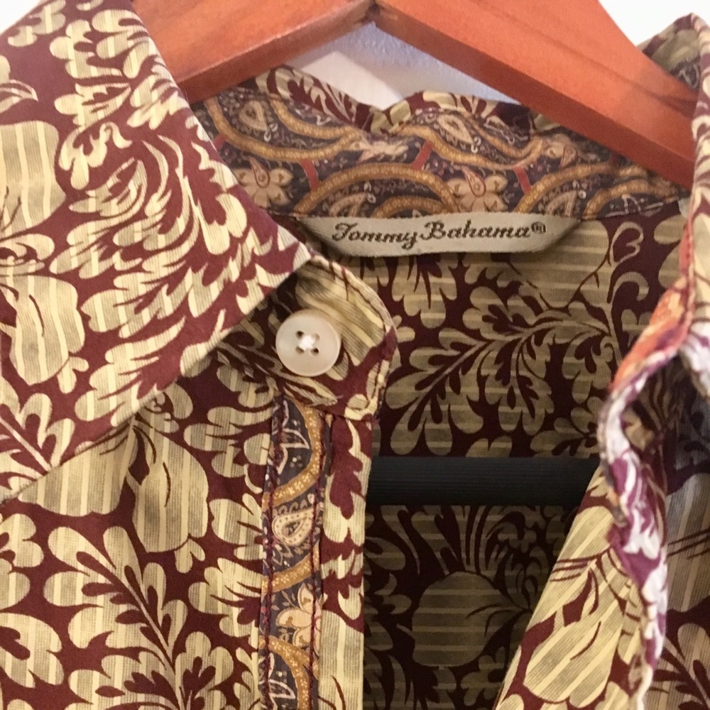 Tommy Bahama men’s button down shirt pristine